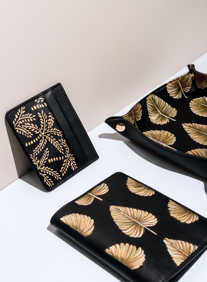 Pampa Leaves Passport Holder