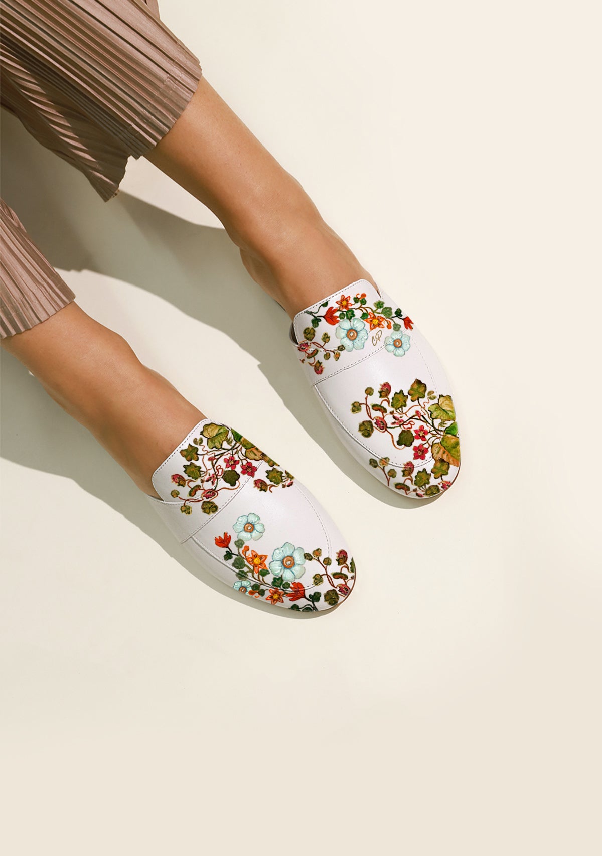 Dreamscape White Mule